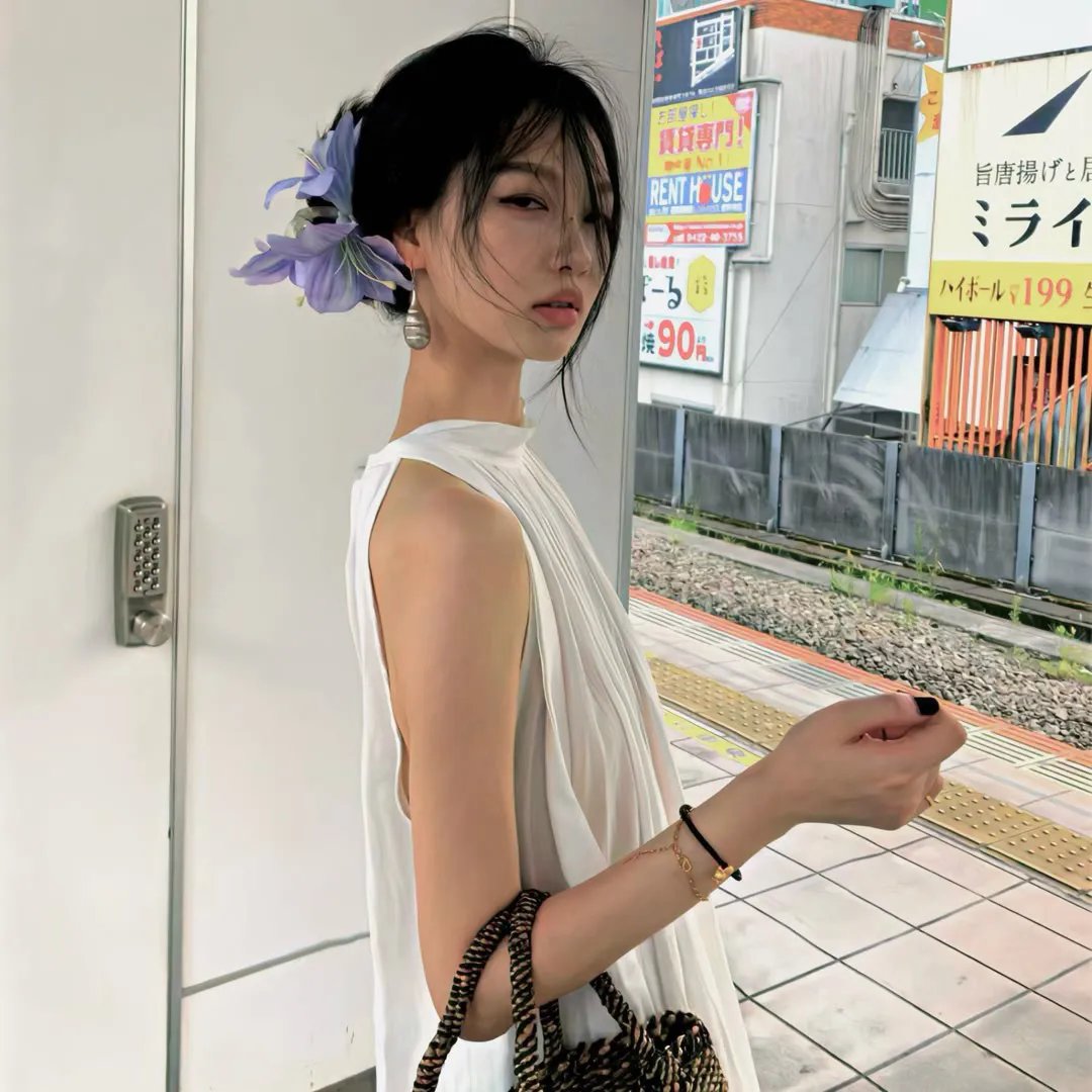 蓝色嘴巴的脸
